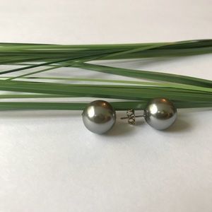 Gray Pearl Earrings